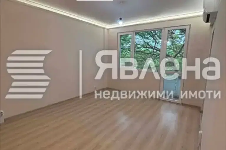 Тристаен апартамент във Варна, Владислав Варненчик с тераса
