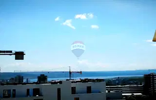 Тристаен апартамент с панорамна гледка във Възраждане 1, Варна