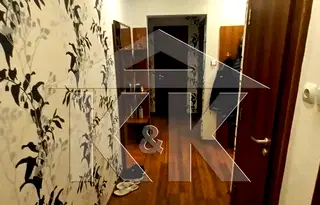 Тристаен апартамент в Възраждане 1 с тераса и парно