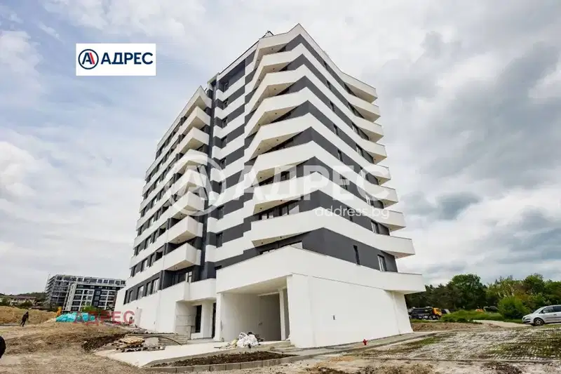 Тристаен апартамент в Възраждане 3 с панорамна гледка