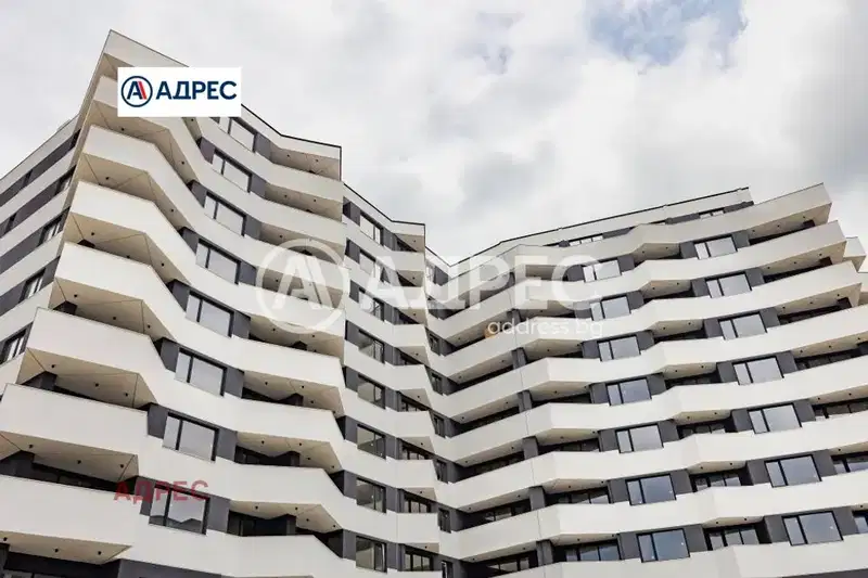Тристаен апартамент в Възраждане 3 с асансьор и паркинг