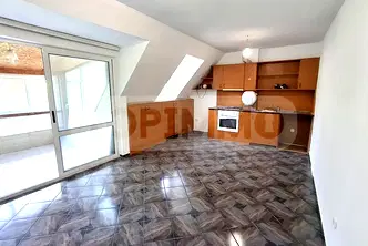 Двустаен апартамент в Зимно кино Тракия, Варна с тераса