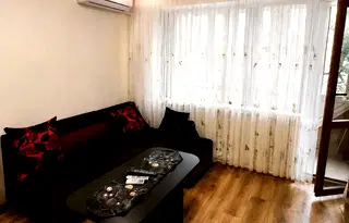 Тристаен апартамент с тераса в Зимно кино Тракия, Варна
