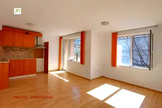 Тристаен апартамент в Зимно кино Тракия, Варна, 3-ти етаж
