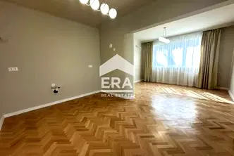 Тристаен апартамент във Велико Търново, Център