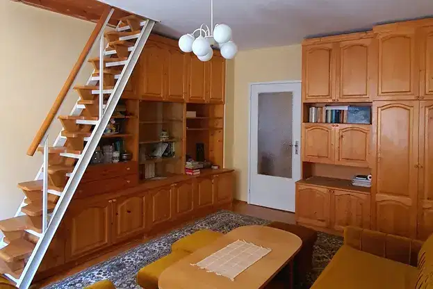 Тристаен апартамент във Враца, Център