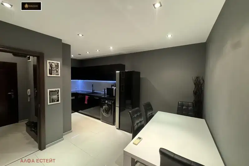 3-bedroom apartment in Vraca, Centyr