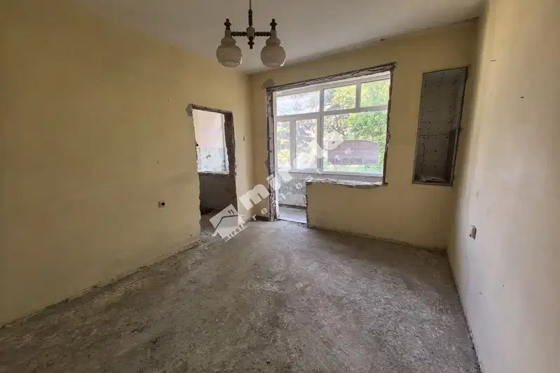 3-bedroom apartment in Yambol, Centyr