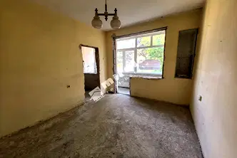 Тристаен апартамент в Ямбол, Център