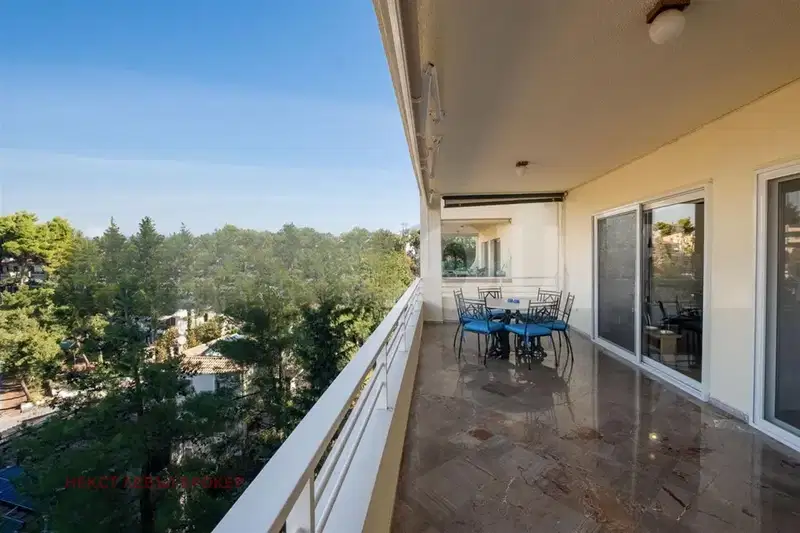 4-bedroom apartment in Солун