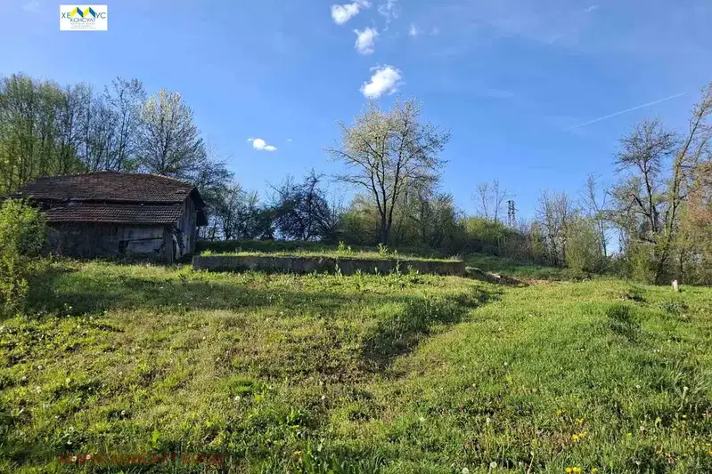 Plot in Oblast Lovech, Aprilci