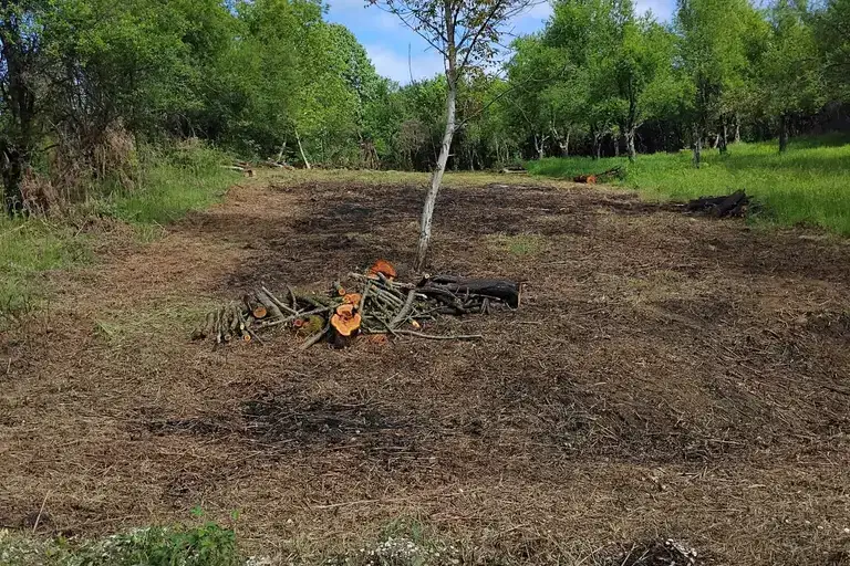 Plot in Oblast Lovech, Aprilci