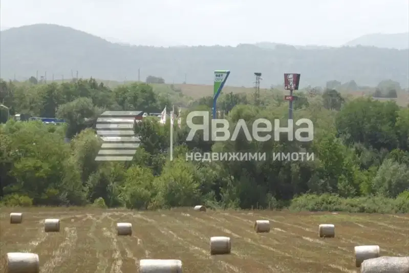 Парцел в София, Правец