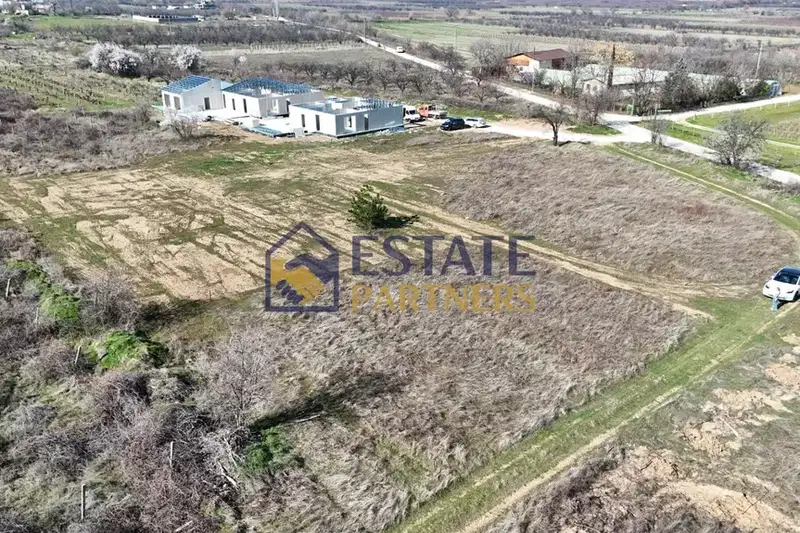 Plot in Oblast Plovdiv, Brestnik