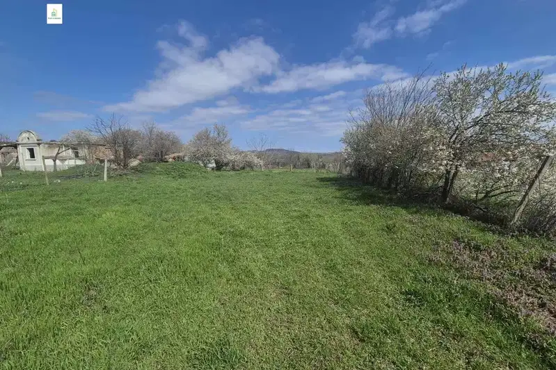 Парцел във Варна, с. Падина