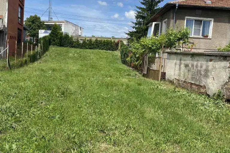Plot in област София, Petyrch