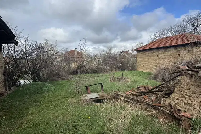 Plot in област София, Stolnik