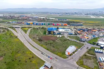 Парцел в София, Враждебна