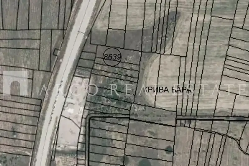 Парцел в София, Враждебна
