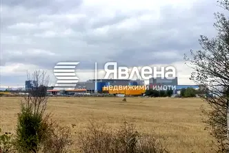 Парцел в София, Враждебна