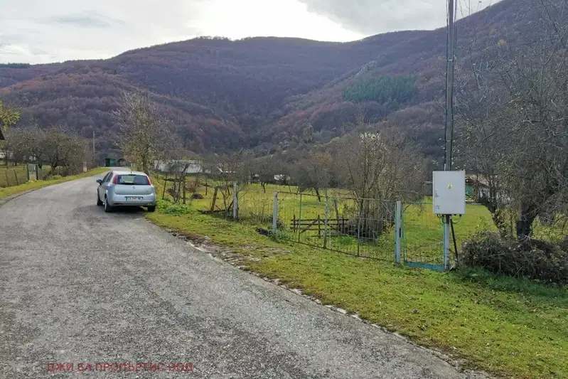 Парцел в София, Своге