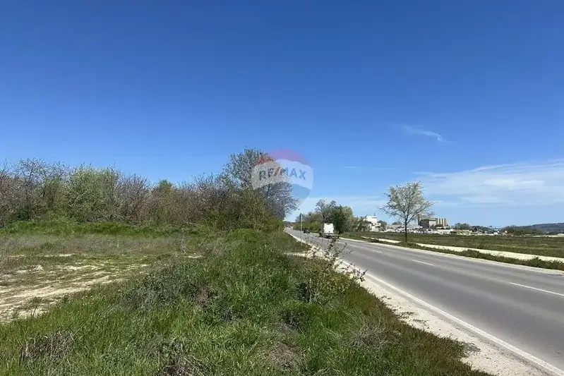 Парцел във Варна, Летище