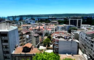 Парцел във Варна, Операта