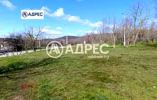 Парцел във Варна, Владислав Варненчик 1