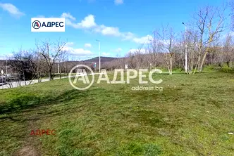 Парцел във Варна, Владислав Варненчик 1
