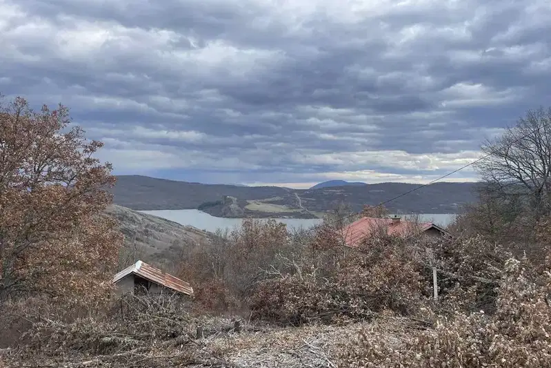 Парцел в Перник, яз. Пчелина