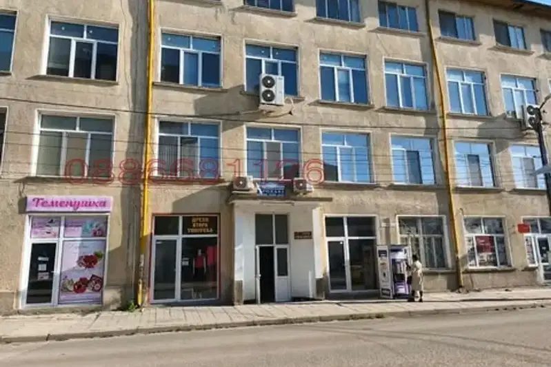 Бизнес имот в Монтана, Лом