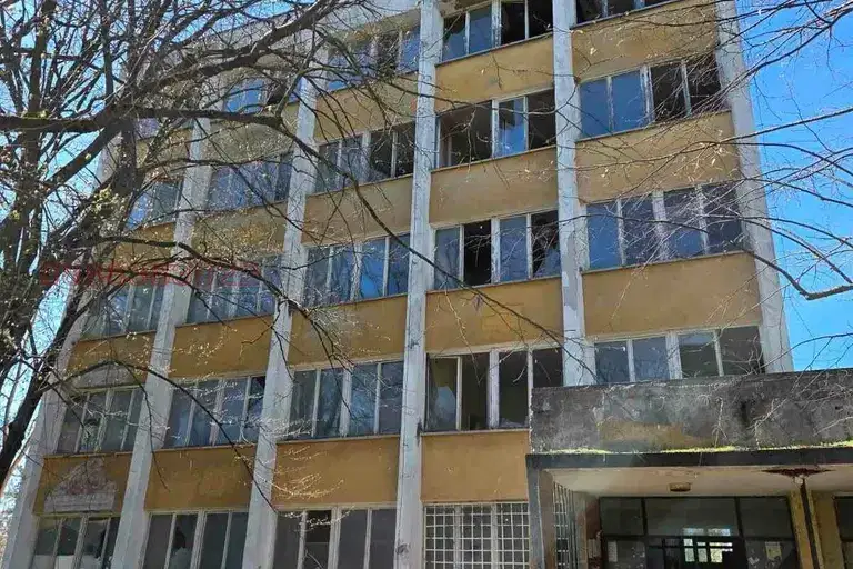 Промишлена сграда в Монтана, Бойчиновци