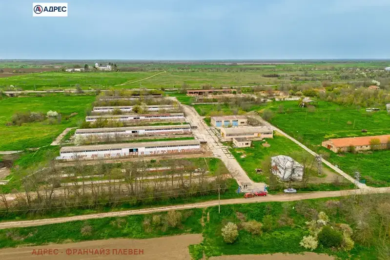 Промишлена сграда в Плевен, Долни Дъбник