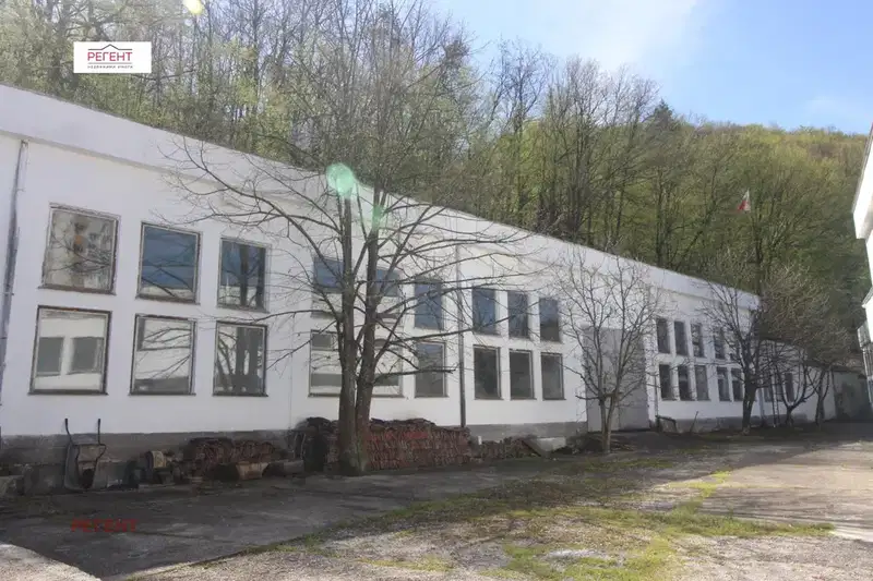 Industrial Building in Gabrovo, Borovo
