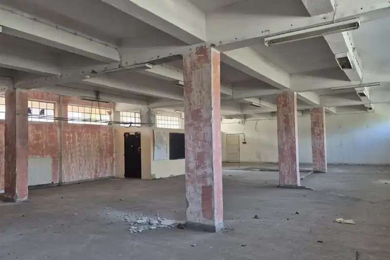 Industrial Building in Pernik, Centyr