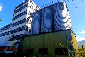 Промишлена сграда в София, Правец