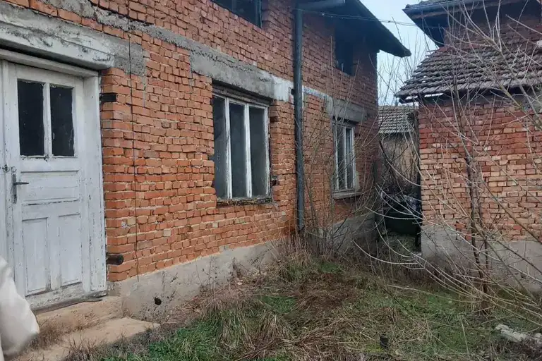Industrial Building in Oblast Montana, Myrchevo