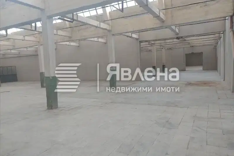 Промишлена сграда в с. Световрачене
