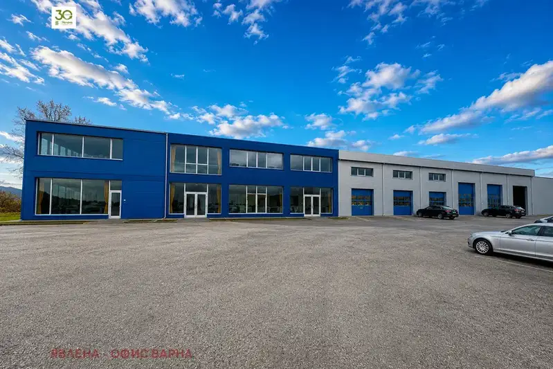 Industrial Building in Topoli
