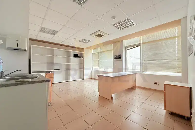 Промишлена сграда във Варна, Младост 1
