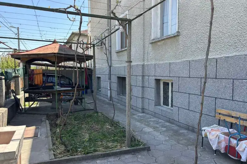 Floor of House in Oblast Plovdiv, Banya