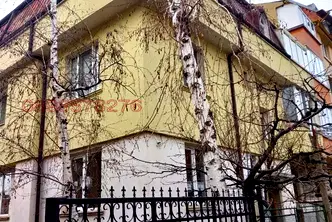 Етаж от къща в Благоев, Идеален център
