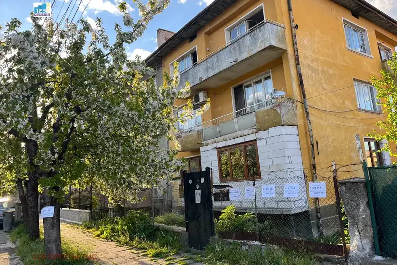 Етаж от къща в Кюстендил, Център