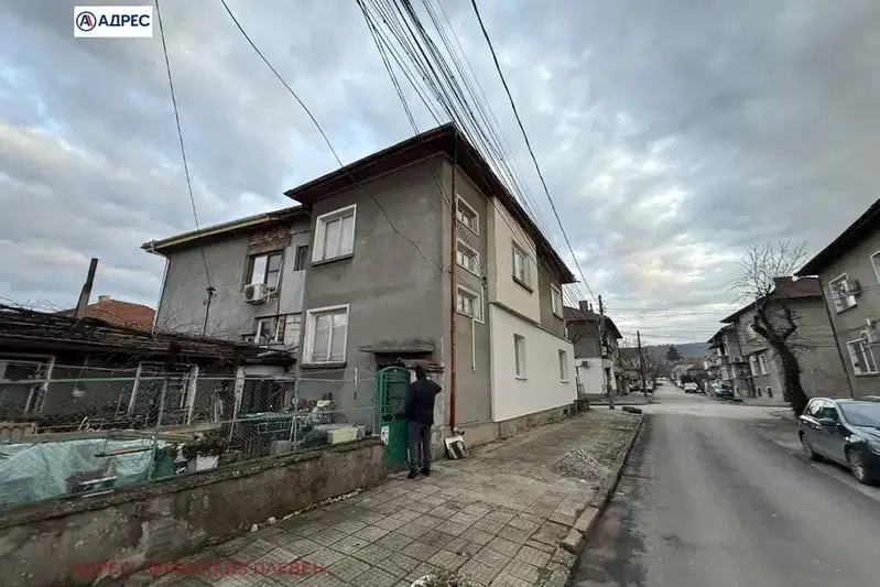 Floor of House in Lovech, Shirok Centyr