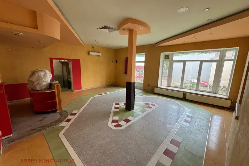 Floor of House in Lovech, Shirok Centyr