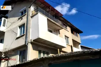 Етаж от къща във Враца, Мездра