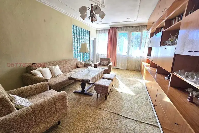 Floor of House in Oblast Tyrgovishte, Omurtag