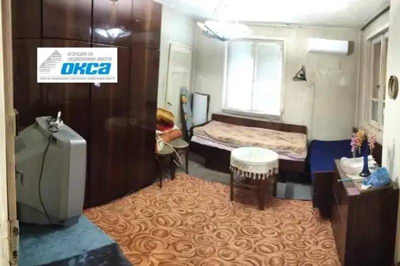Floor of House in Pleven, Shirok Centyr