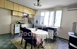 Етаж от къща в Пловдив, Кючук Париж