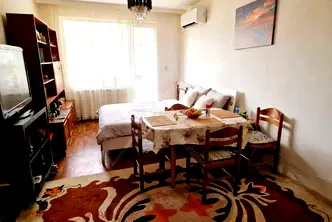 Етаж от къща в Пловдив, Прослав